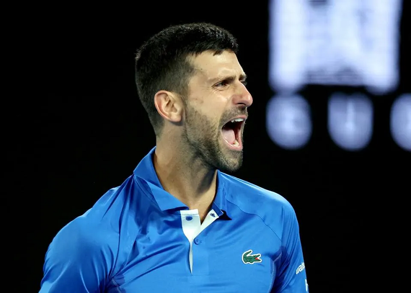 Djokovic Overcomes Illness and Heckler, Advances to Australian Open 3rd Round