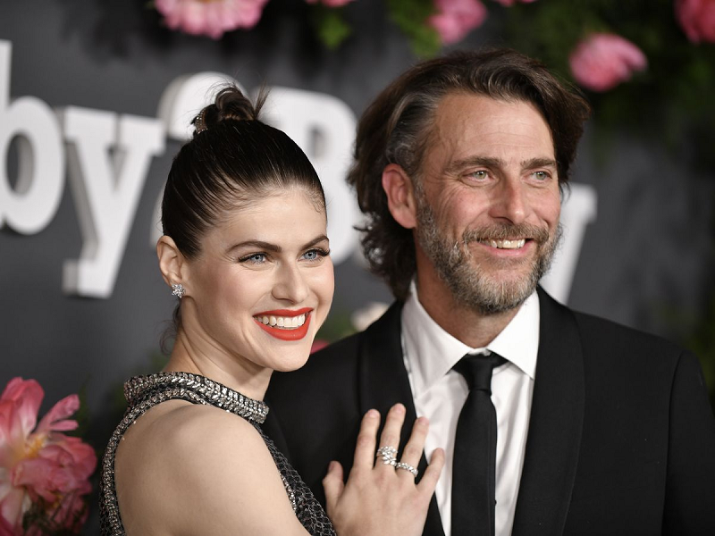 Alexandra Daddario and Husband Andrew Form Expecting First Baby