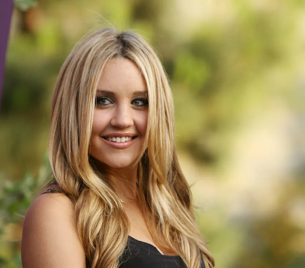 Amanda Bynes Unveils Bold New Look During Rare Los Angeles Outing