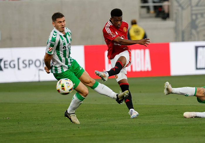 Manchester United Triumphs Over Real Betis 3-2 to Win Snapdragon Cup