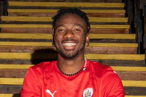 Nigerian Midfielder Kelechi Nwakali Returns to England, Signs with Barnsley on Three-Year Deal