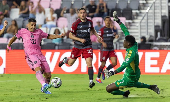 Inter Miami Advances to Leagues Cup Round of 16 with 4-3 Victory Over Toronto, Despite Early Red Card