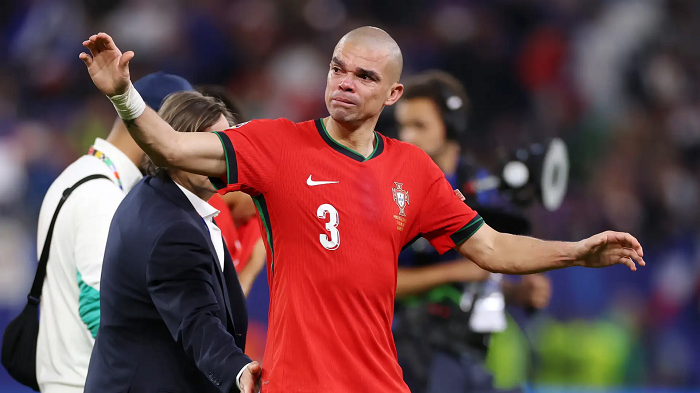 Legendary Defender Pepe Retires at 41, Closing a Historic Era in Portuguese Football