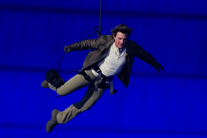 Tom Cruise Steals the Show at Paris 2024 Olympics Finale with Daring Stunt