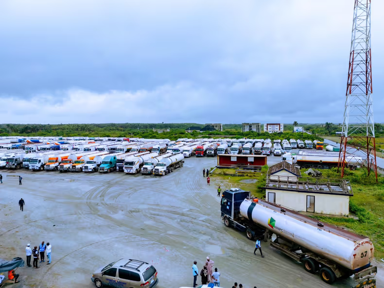 Dangote Refutes NNPC’s ₦898 Per Litre Fuel Price Claim, Clarifies Dollar-Based Sales